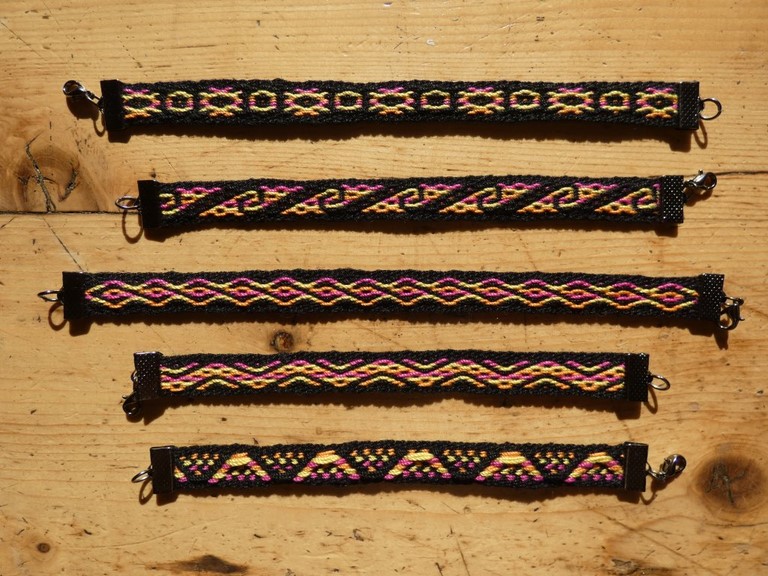 Métier d'Antan: Bracelets tissés en coton