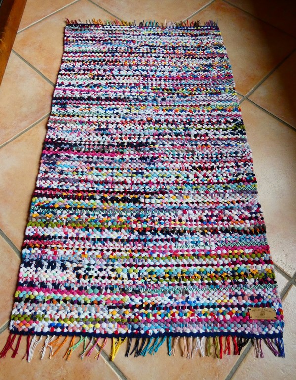 Tapis tissé en t-shirts coton recyclésTapis tissé en t-shirts coton recyclés Métier d'Antan: Tapis tissé en t-shirts recyclés