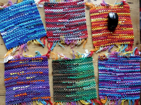 Métier d'Antan: tissage de tapis de souris en t-shirts recyclés