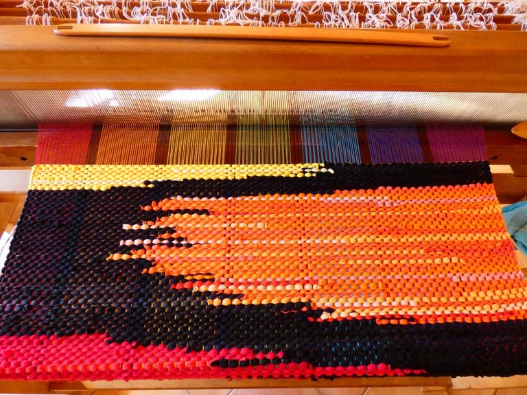 Métier d'Antan: Tapis tissé en t-shirts recyclés