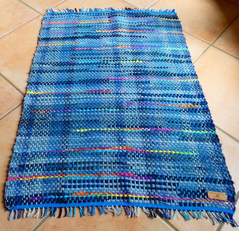 Métier d'Antan: Tapis tissé en jeans recyclés