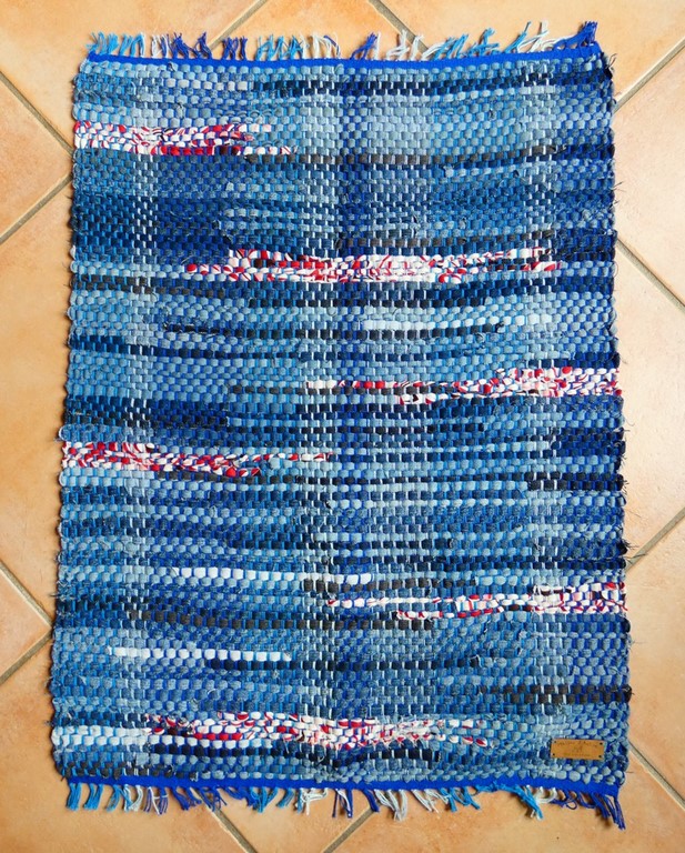Tapis tissé en jeans recyclés Métier d'Antan: Tapis tissé en jeans recyclés