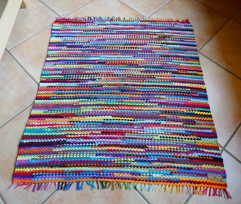 Métier d'Antan: Tapis tissé en t-shirts recyclés