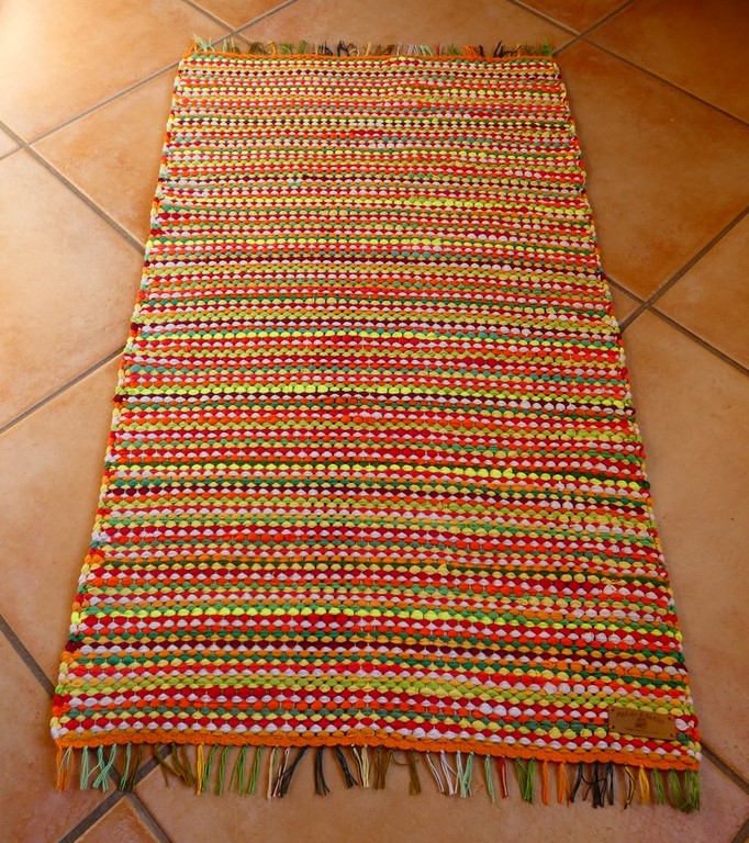 Métier d'Antan: Tapis tissé en t-shirts recyclés