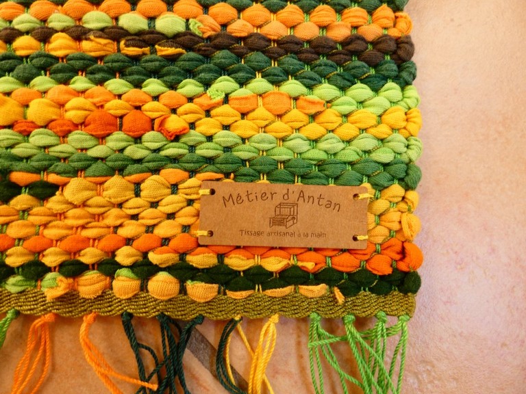 Métier d'Antan: Tapis tissé en t-shirts recyclés