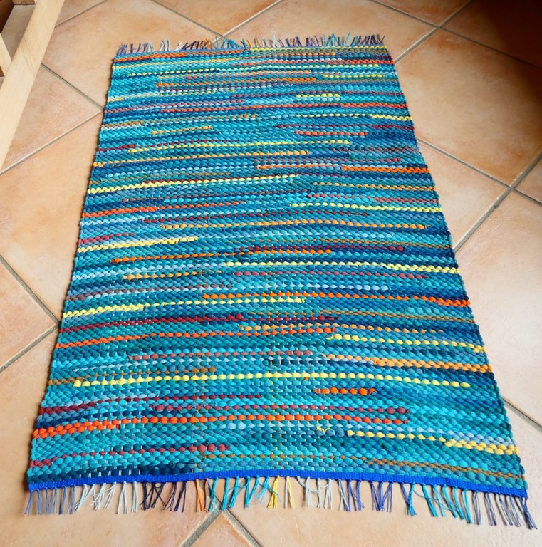 Métier d'Antan: Tapis tissé en t-shirts recyclés