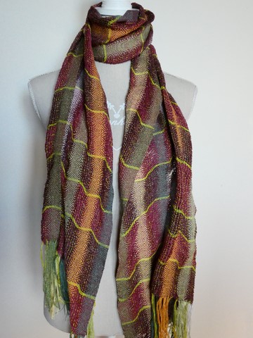 Métier d'Antan: Echarpe tissée en soie sauvageMétier d'Antan: Echarpe tissée en soie sauvage